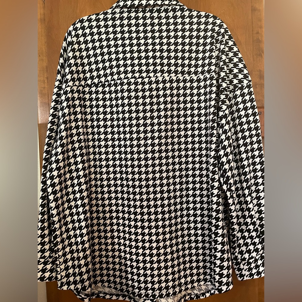Houndstooth Shacket - Picture 2 of 4